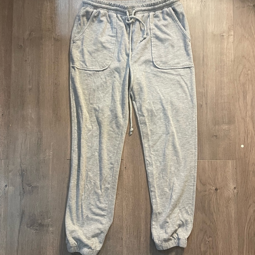 grey sweatpants